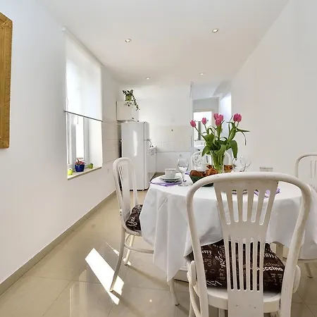 Luna Apartment *