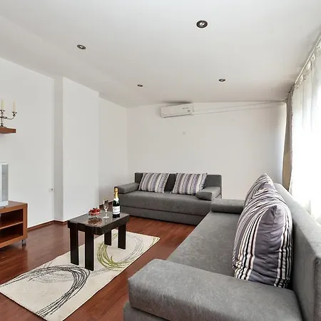 Luna Apartment