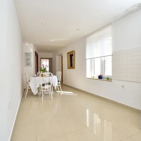 Luna Apartment